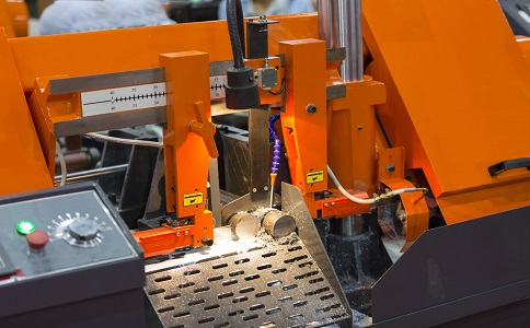 江汉石油管理局龙门带锯床具备哪些优点？